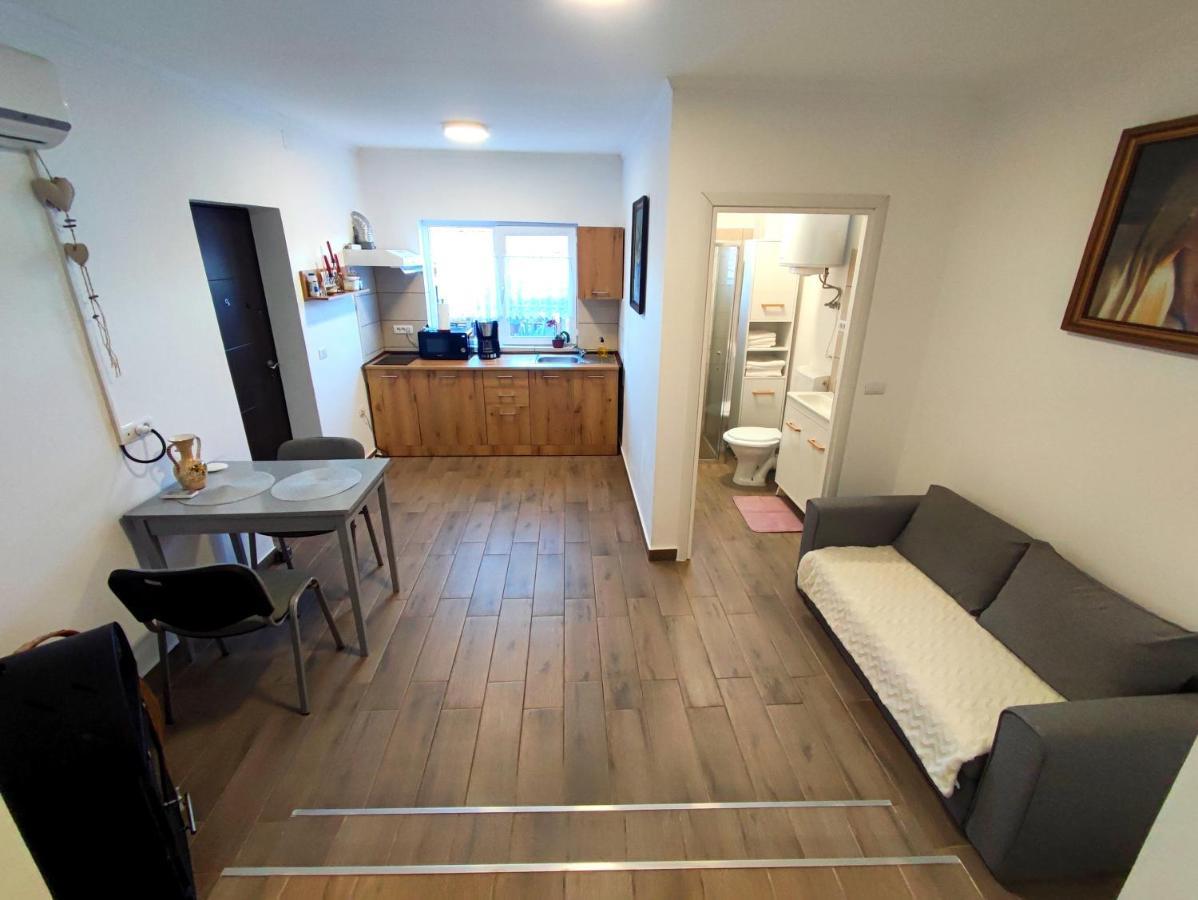 Appartement Casa Anna&Criss à Orşova Extérieur photo