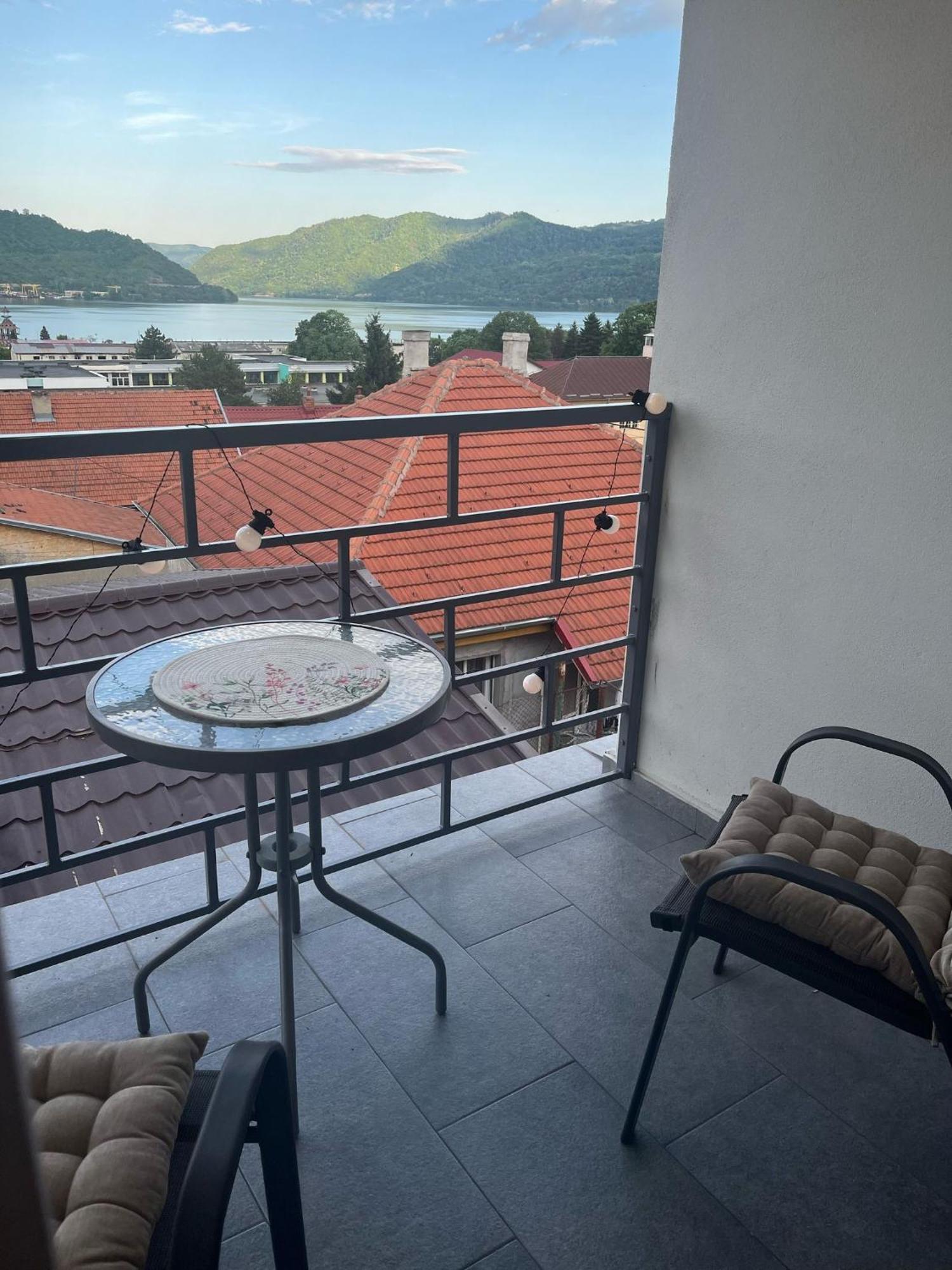 Appartement Casa Anna&Criss à Orşova Extérieur photo